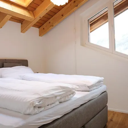Bolero 4.5 Dachzimmerwohnung Apartman *