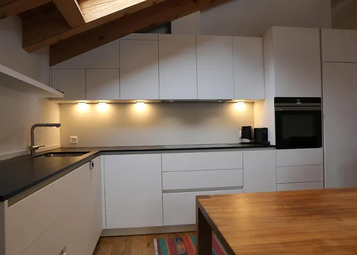 Bolero 4.5 Dachzimmerwohnung Apartman